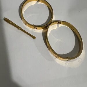 Elegant Gold Bracelet Set